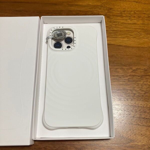 CASETiFY ウェーブ シリコン iPhone 16 Pro Max ケース シリコン ホワイト