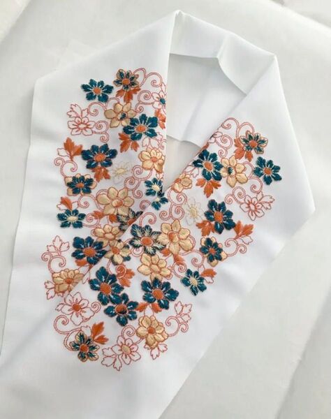 05【在庫処分】リビエラウォーム シオゼ 刺繍 半衿