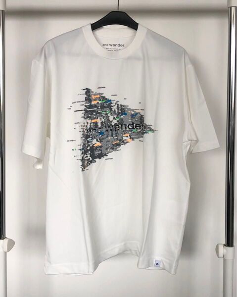 and wander noizy logo printed T