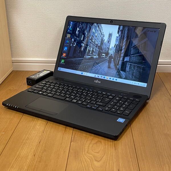 富士通 15インチ ノートPC(SSD256GB)