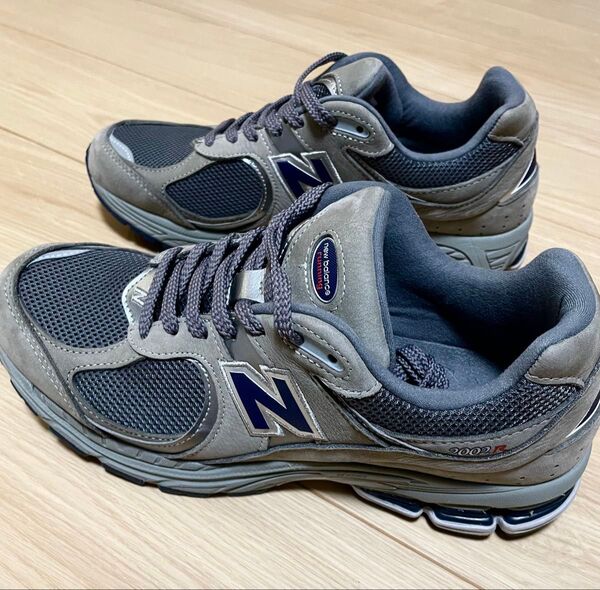 美品 New Balance 2002RA グレー スニーカー