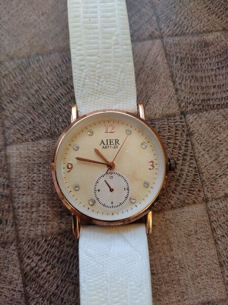 SALE レディース 腕時計 稼働中 稼働品 動作中 動作品 白ベルト AIER