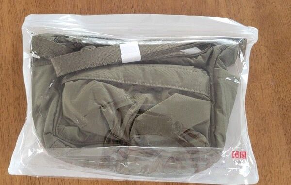 ユニクロ マルチポケットミニバッグ ミニショルダーバッグ カーキ UNIQLO