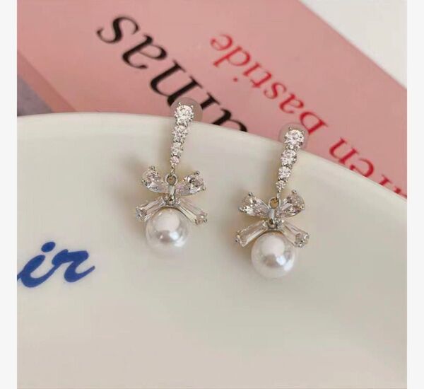 ピアス リボン パール 小ぶり シルバー 韓国 大人かわいい 上品 結婚式