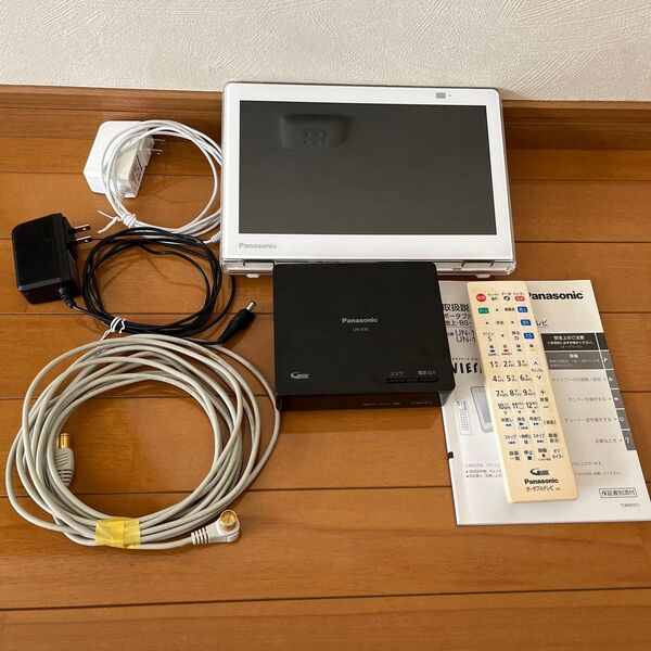 パナソニックPanasonicプライベートビエラ ポータブルUN−10CE9−W