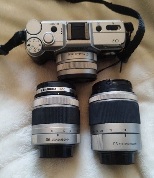 PENTAX Q7ダブルズームレンズキット ミラーレス一眼 本体&レンズ(01/02/06)&バッテリー7個&充電器2個