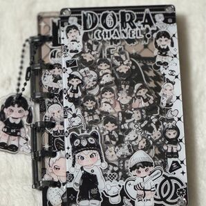 ポップマート DORAのアクリルシャカシャカ手帳A7サイズ