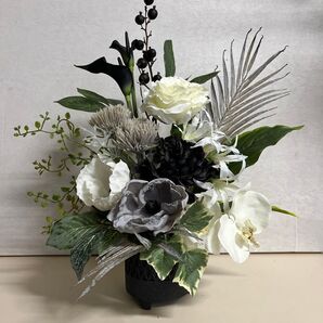 モノトーンフラワーアレンジメント アーティフィシャルフラワー