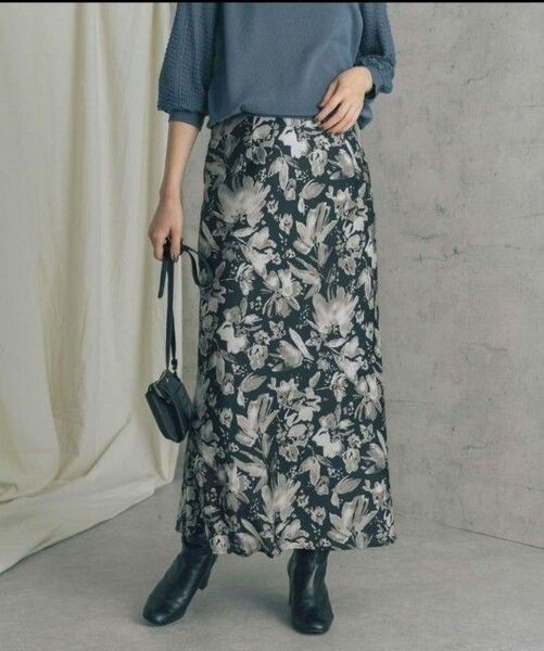 美品 URBAN RESEARCH ROSSO フラワーモチーフロングスカート