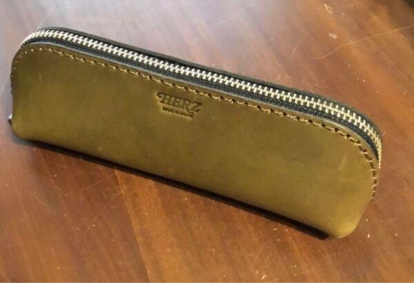【美品】Herz ヘルツ 三角型ペンケース