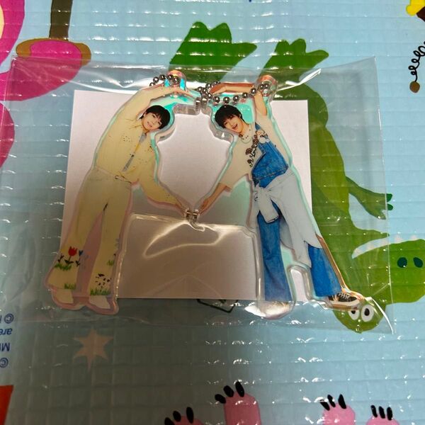 M!LK くっつきーほるだー アクリルキーホルダー