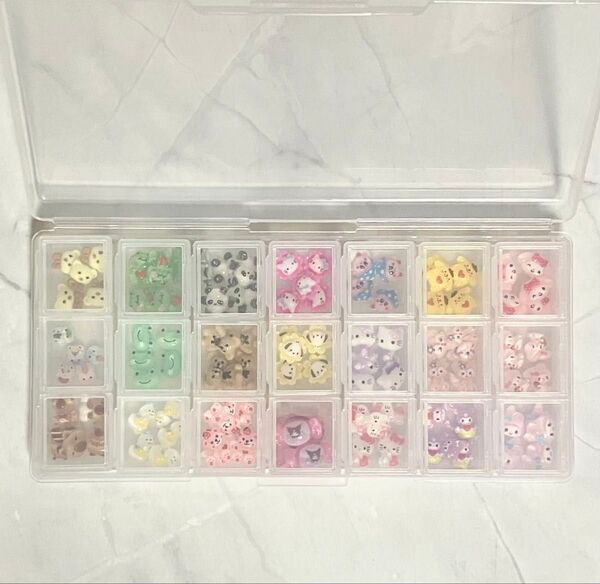 【NP21】動物 マイメロ キティ等 キャラネイルパーツ デコパーツ 105個セット ケース付き
