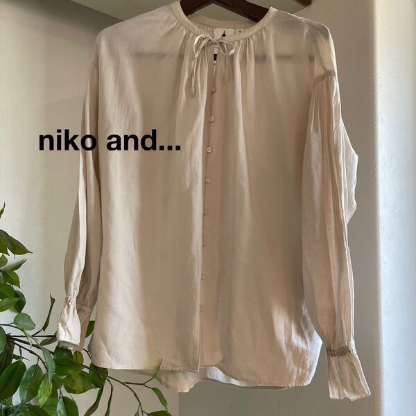 niko and... ブラウス ベージュ スキッパー Vネック Mサイズ リボン リネン レーヨン