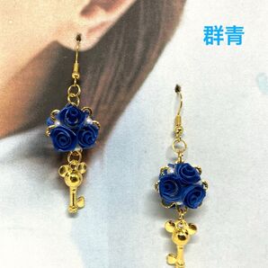 群青色の薔薇のピアス☆鍵♪ロザフィ
