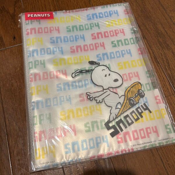 新品未開封!PEANUTS スヌーピー A4クリアファイル クリアブック
