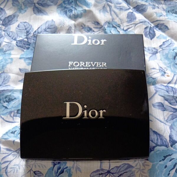 Dior ディオール スキン フォーエバーコンパクトナチュラル ベルベット パウダーファンデーション 1N