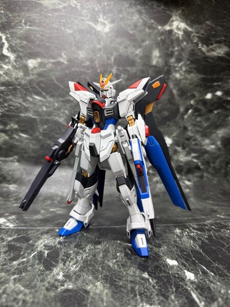 HGCE マイティーストライクフリーダムガンダム 改修全塗装済み完成品