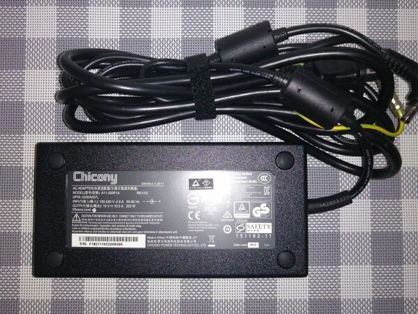 Chicony製 A11-200P1A 出力 19V 10.5A 200W ACアダプター丸型 外径約5.5mm/内径2.5mm