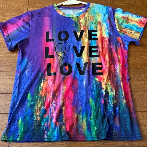 レディースS(バスト幅52)【カラフルペイント風柄×LOVEプリント 半袖Tシャツ 】