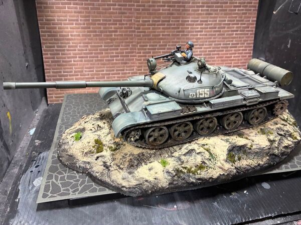 タミヤ 1/35 ソビエト T-62A ジオラマ+フィギュア1体付き タミヤ 戦車 完成品