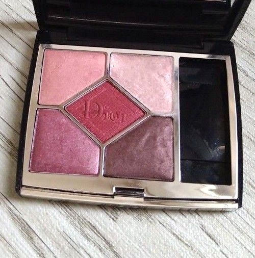 人気色 Dior サンククルールクチュール 879ルージュトラファルガー
