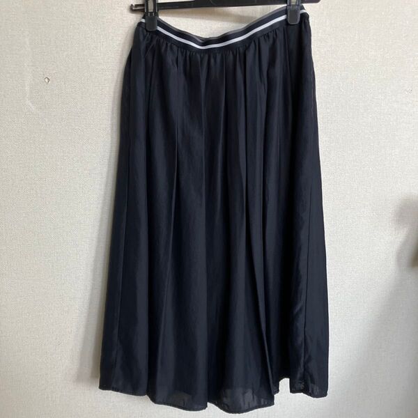 UNIQLOネイビーフレアスカート ひざ丈 Sサイズ