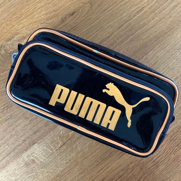PUMA ペンケース エナメル ブラック×オレンジ