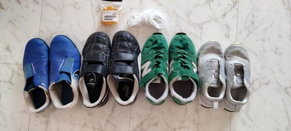 NIKE青21.5PUMA21、New Balance20ナイキグレー17.5シューズまとめ売り計4足+紐付き