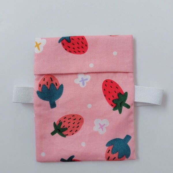 ハンドメイド ゴムバンド付 いちご柄 保冷剤ケース 女の子 ピンク