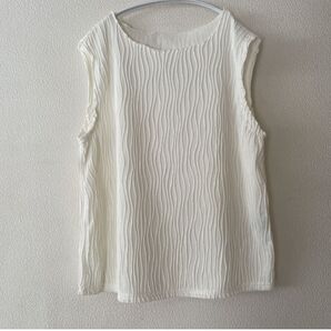 SHEIN シワ加工 アイボリー ノースリーブ トップス