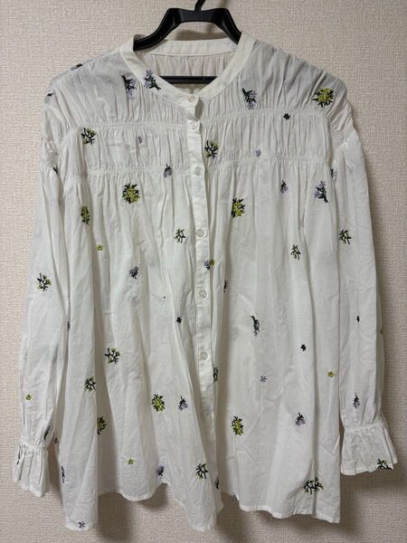 6/15までの出品 値下げ nikoand... 刺繍ブラウス 花柄 バンドカラー ホワイト ニコアンド フラワー柄