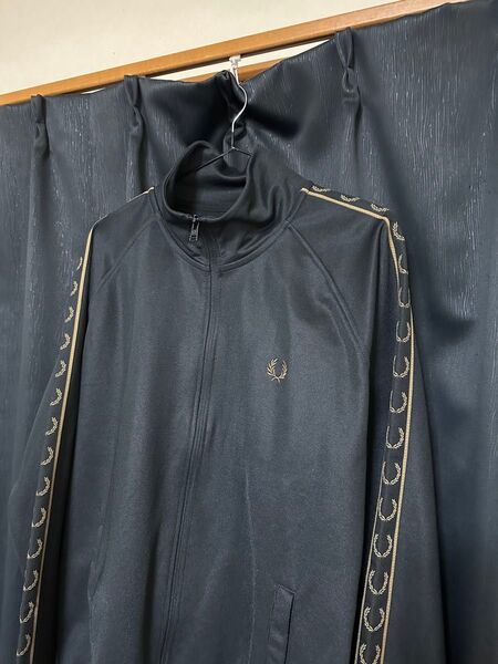 FRED PERRY フレッドペリー トラックジャケット ジャケット ブラック ジャージ Lサイズ 値下げ中