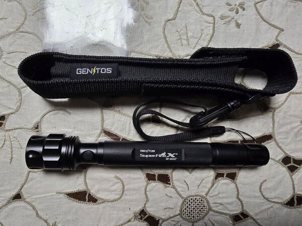 送料無料 ジャンク品 美品 GENTOS SuperFire X3 SF-353X 懐中電灯 ケース付き