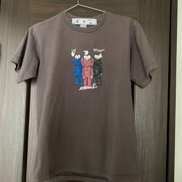 Kaws "Off White"カウズ オフホワイト Tシャツ プリント 半袖 Mサイズ