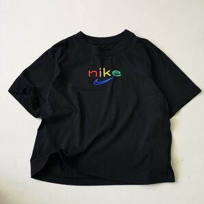 ナイキ NIKE 半袖トップス Tシャツ 丸首 XS 短め丈 ショート丈 クロップド 黒 刺繍