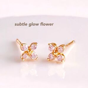 小さめフラワー ピアス czダイヤ k18GP 上品 小ぶり 春夏アクセ