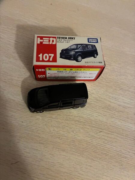 No.107 トヨタ ヴォクシー