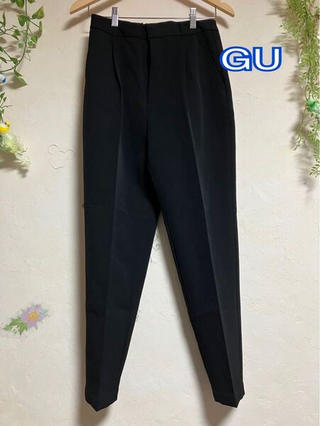 未使用 GU センタープレステーパードパンツ L 黒