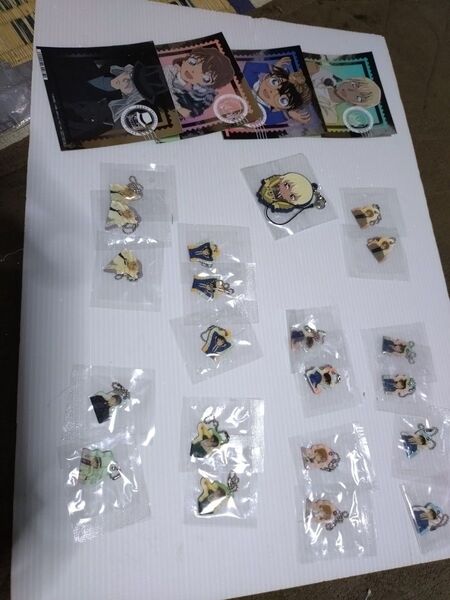 【まとめ売り】名探偵コナン ミニメタルチャーム 20個 ラバスト 1個 ステッカー 4個(バラ売り不可)
