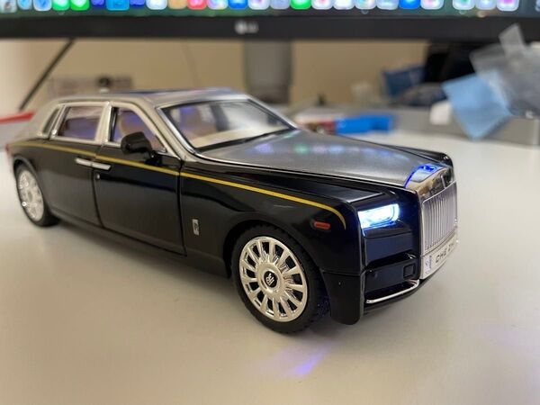 ほぼ新品 車模型 おもちゃ車1:32ロールスロイス 黒 ミニカー