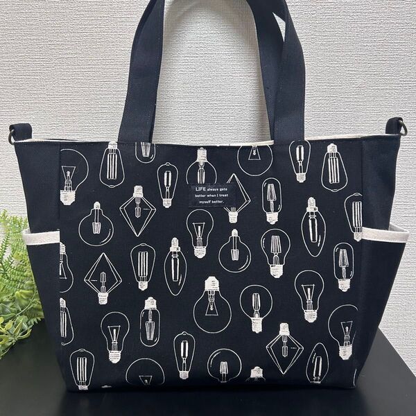 A4●電球柄●サイドポケット●ハンドメイド●トートバッグ