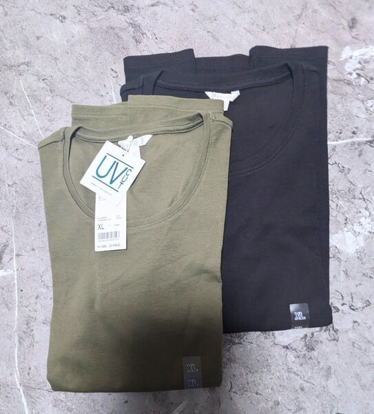 ★ユニクロ 【 UV Cut プレミアムコットン クルーネックTシャツ XL 2枚セット(ブラック:長袖、オリーブ:七分袖)】★