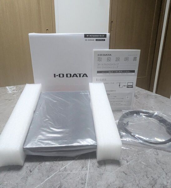 ★ I・O DATA EX-DVD04K ★ 薄くて、軽い。スタイリッシュなポータブルDVDドライブ♪