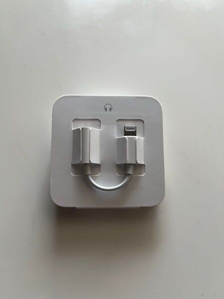 Apple純正 Lightning-3.5mm ヘッドフォンジャックアダプタ 変換アダプター イヤホンジャック 未使用
