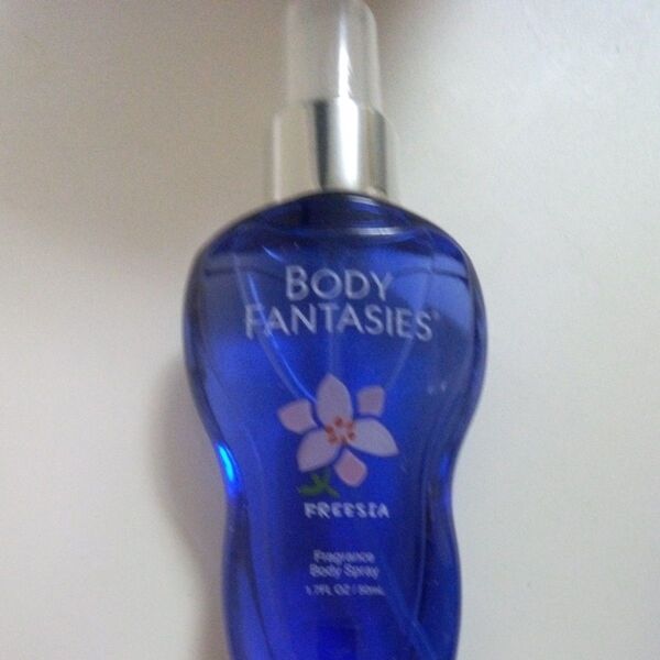 【BODY FANTASIES ボディスプレー Freesia 】未開封、50ml*2点めを5%オフに