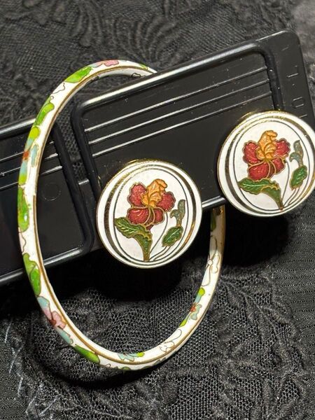 訳あり ヴィンテージ可愛い花柄 訳ありバングルイヤリングレトロビンテージvintage 七宝焼 アクセサリー 年代物