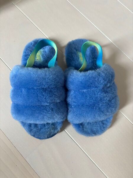 UGG FLUFF YEAH SLIDE キッズ サンダル もこもこ 子供用