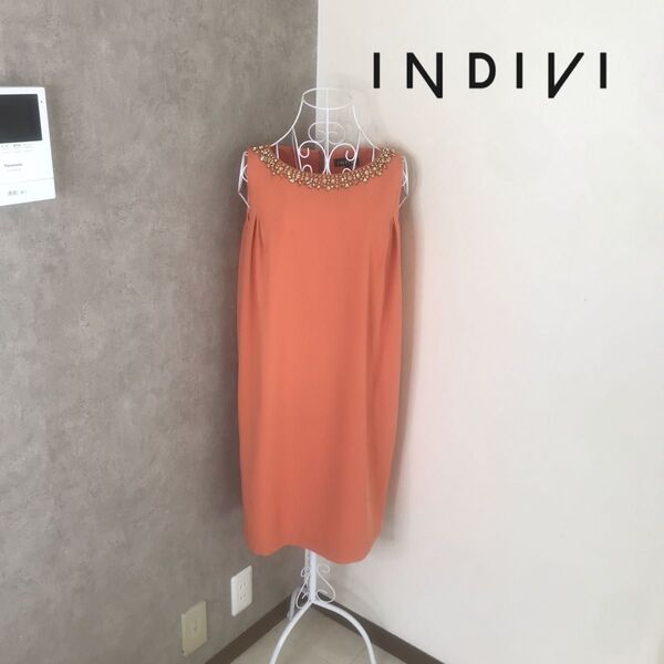 インディヴィ 1度着用 ワンピース ノースリーブ ドレス 無地 ビジュー付き