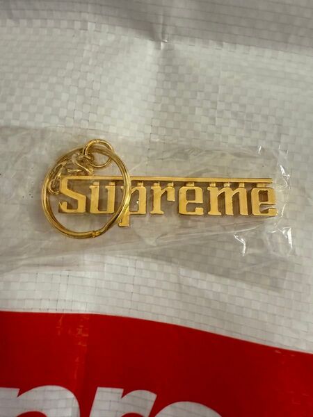 Supreme 16AW Grand Prix Keychain