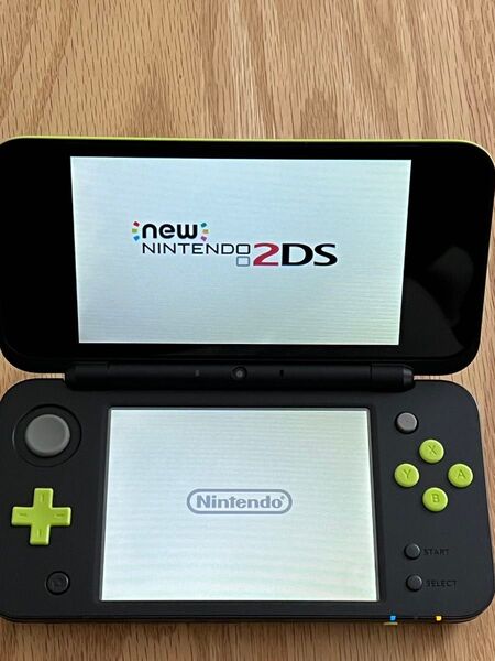 美品 newニンテンドー2DS LL ライム×ブラック 任天堂 本体 2DS Newニンテンドー2DS LL Nintendo